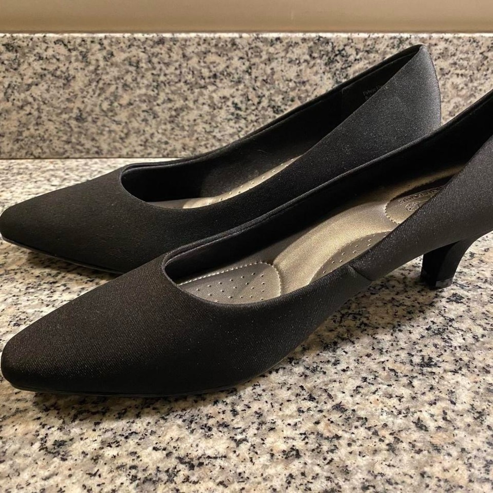 Coach and Four Black Pumps Size 8.5 Padded Insoles